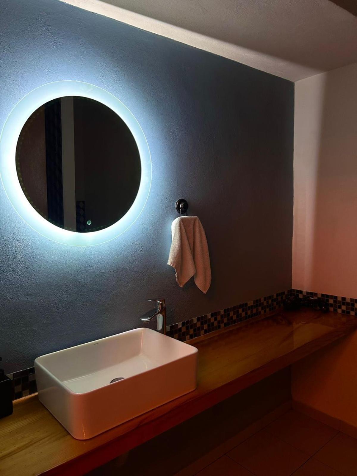 El Salto De Camela Hostal Uruapan  Ngoại thất bức ảnh
